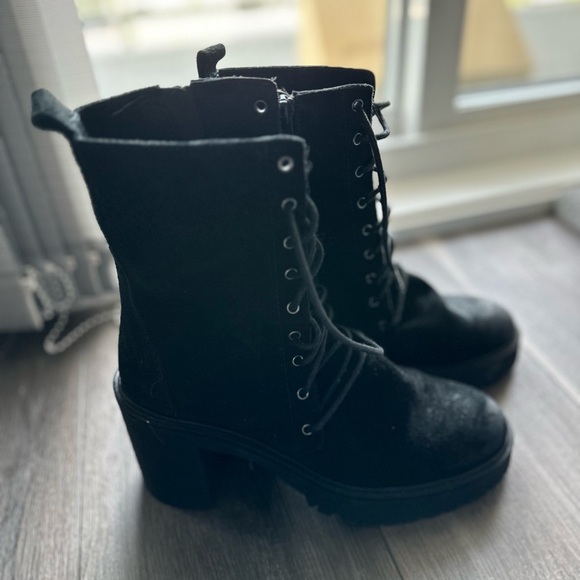 Like new Free People Black Lace Up Boots with Chunky Design Leather Upper - Picture 3 of 13